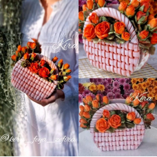 Сумочка корзинка с розами. Кира Ковальская