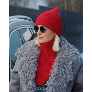 Шапка и манишка Duo set. Ксения Маликова