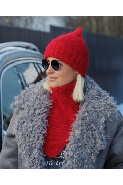 Шапка и манишка Duo set. Ксения Маликова