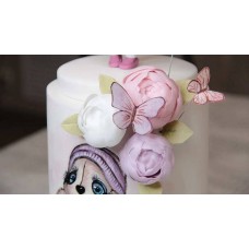 Три вида декора.⁣⁣ Пионы, зелень и бабочки. Диля Кабилова