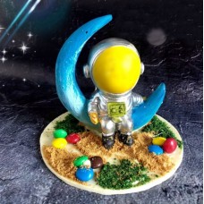 Фигурка космонавта. Екатерина Завирюха Где Торт?